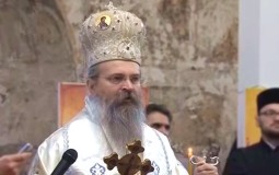 
					Vladika Teodosije na Mitrovdan: Ljubavlju pobediti neprijatelja 
					
									