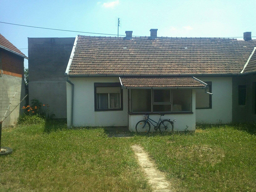 Vladimir poklanja ovu kuću, koja se prostire na 4,5 ari: U blizini su škola, obdanište, dečje igralište… (FOTO)