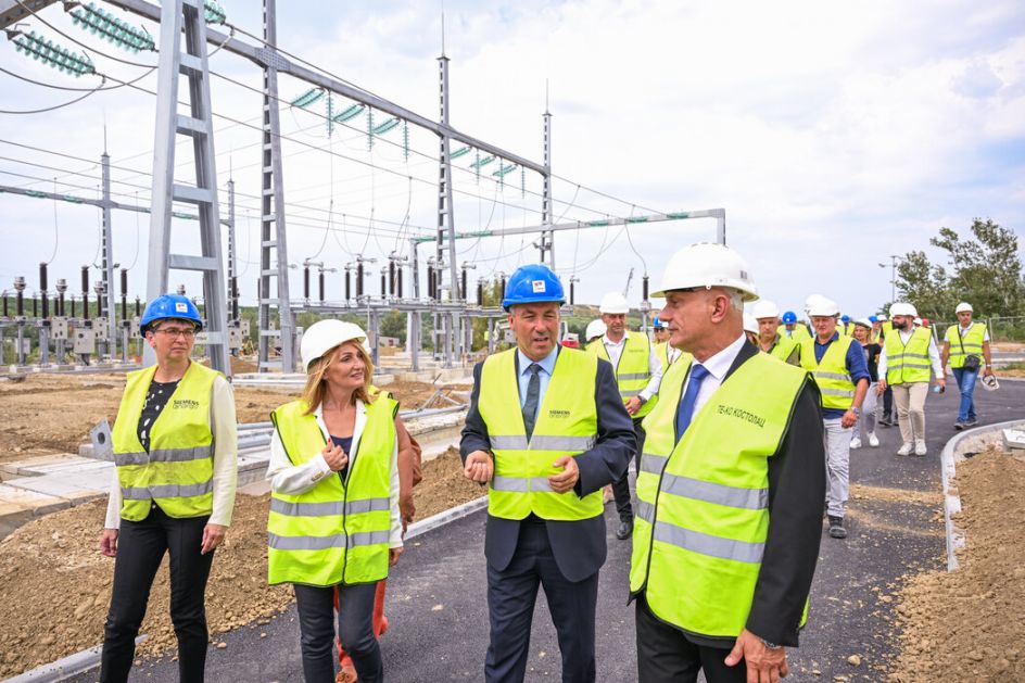 Vlahovićeva sa Zathofom obišla vetropark Kostolac koji će biti u radu do kraja godine