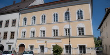 Vlasnica kuće u kojoj je rođen Hitler tužila državu sudu