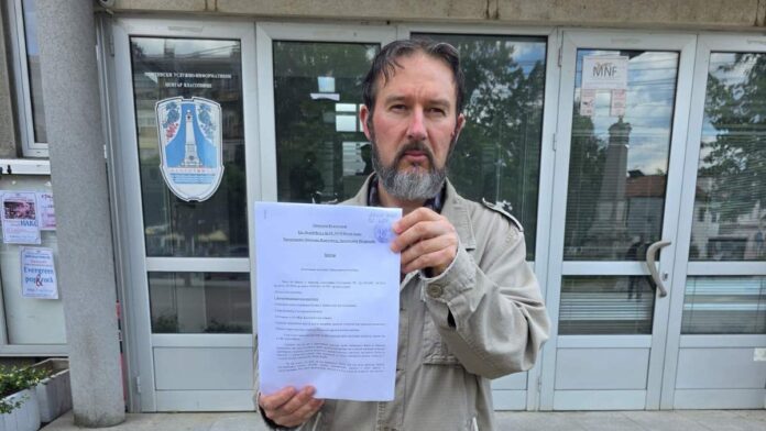 Vlasotinačkog aktivistu u njegovom dvorištu napala dvojica muškaraca sa fantomkama
