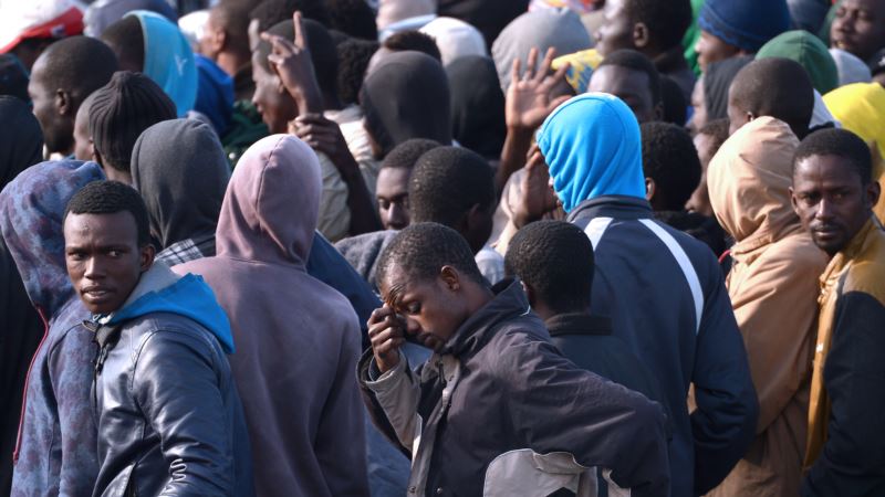 Vlast Libije natjerala zabarikadirane migrante da napuste brod