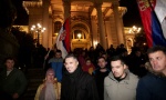 Vlast o skandalu na protestu: Omalovažili zastavu, tako bi i Srbiju