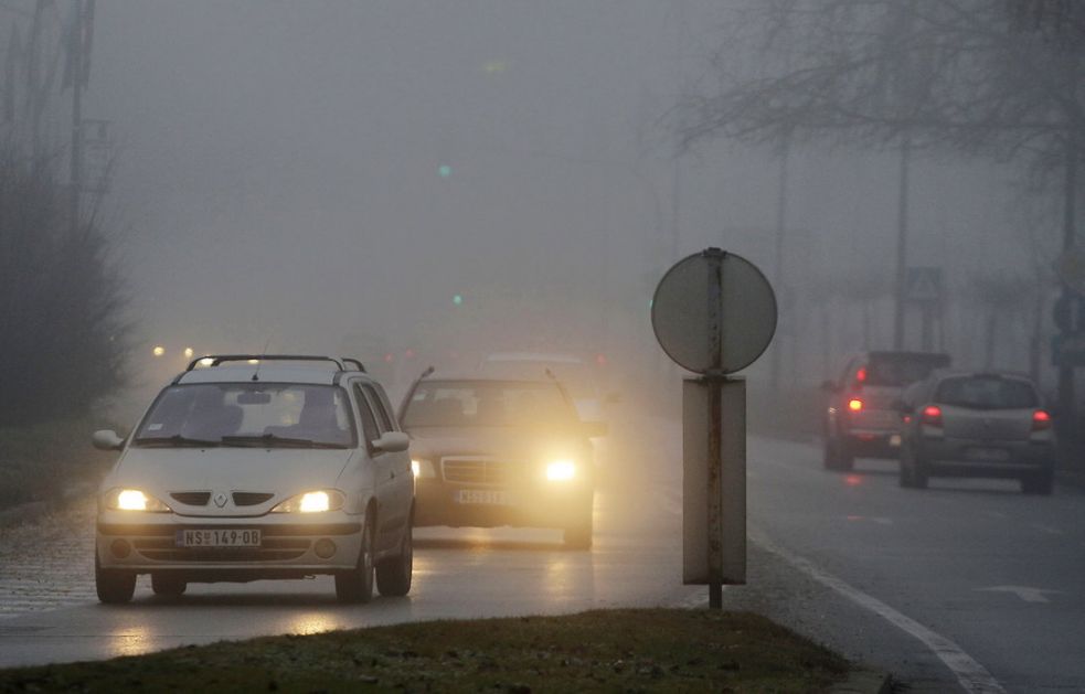Autoput kroz Pomoravlje u magli i snegu, apel policije