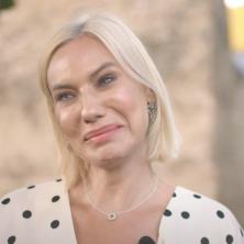 Voditeljka RTS- a se rasplakala usred emisije, Marija Veljković nije mogla da zadrži suze - hitno prekinuto snimanje: Ne mogu, on je nama bio stub porodice