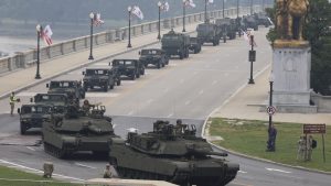 Vojna parada u Vašingtonu, protesti širom Amerike