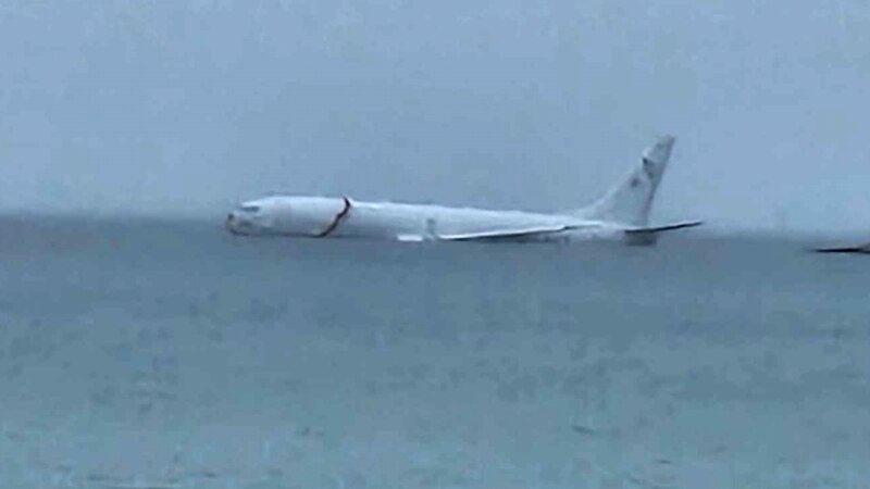 Umjesto na pistu, vojni avion na Havajima sletio u more