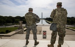 
					Vojnici se povlače iz Vašingtona u svoje baze 
					
									
