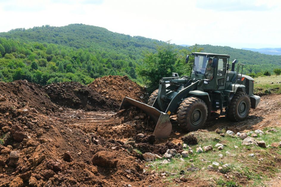 Vojska Srbije pomaže meštanima sjeničkih sela