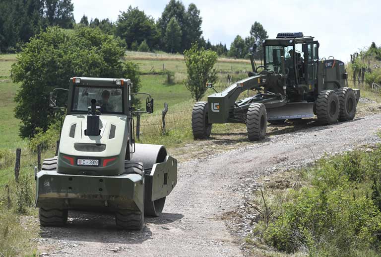 Vojska Srbije popravljala puteve i dostavlja pijaću vodu na Pešteri