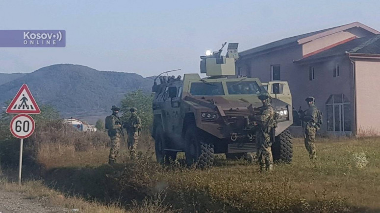 Vojska Srbije sa četiri oklopna vozila nedaleko od Jarinja