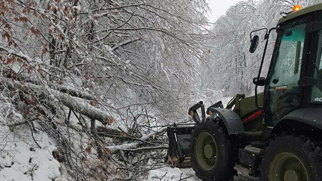 Vojske Srbije pomaže u otklanjanju posledica vremenskih nepogoda