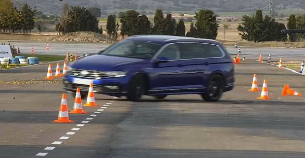 Volkswagen Passat karavan pao na testu severnog jelena