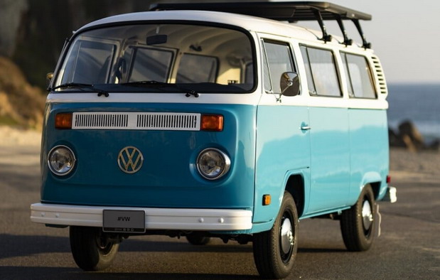 Volkswagen restaurirao oštećeni klasični kombi koji je preživeo požare u Kaliforniji