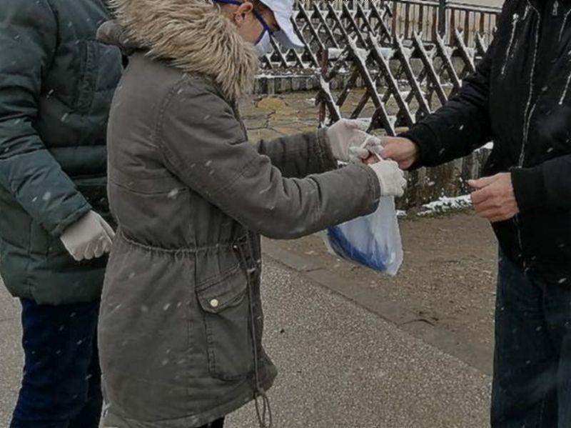 Volonteri organizacije “Pomoć bez granice” pomažu Vranjancima