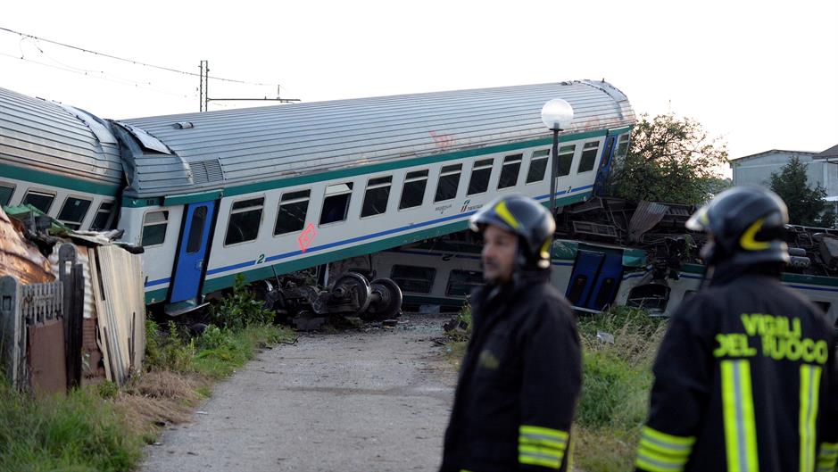 Voz iskočio iz šina na severu Italije, dve osobe poginule