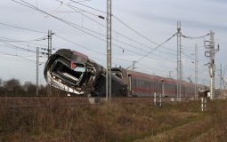 
					Voz izleteo iz šina 50 km od Milana, dvoje mrtvih 
					
									