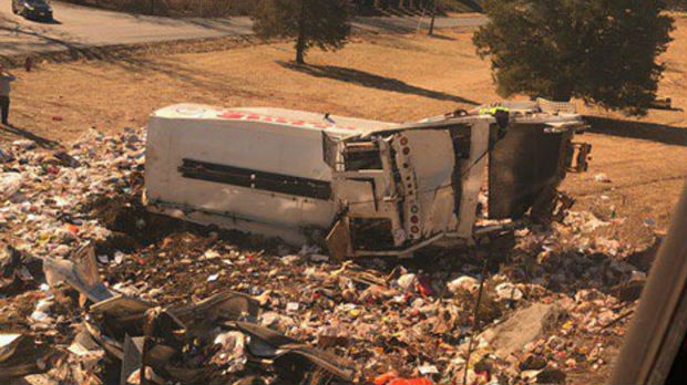 Voz sa kongresmenima SAD udario u kamion, jedna žrtva