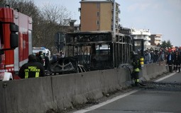 
					Vozač oteo autobus sa đacima u Italiji i zapalio ga, nema teže povređenih 
					
									