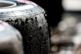 Vozači Formule 1 namerno uništavaju gume FOTO