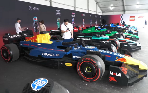 Vozači Formule 1 pre trke u Majamiju vozili bolide napravljene od Lego kockica
