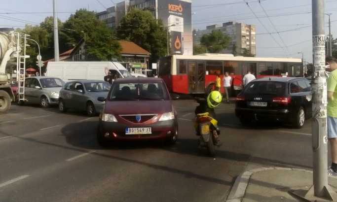 Vozači i danas protestuju zbog cene goriva, u Beogradu blokirana Slavija