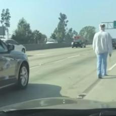 Vozio je autoputem, kad je ugledao čoveka u zavojima sa nožem u ruci, dok hoda posred druma! VIDEO