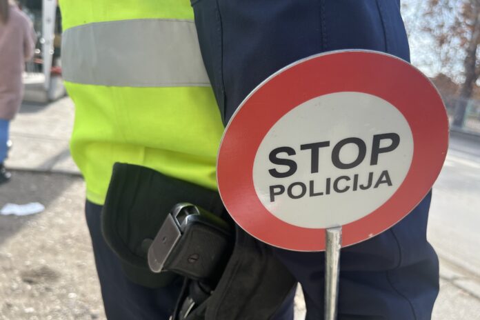 Vozio „tojotu“ kroz pešačku zonu u Nišu – policija podnela prijavu
