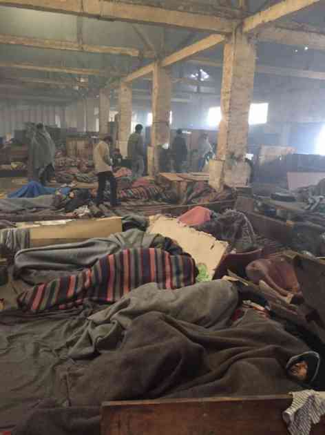 Vraćeni migranti spavaju u smeću: Krenuće nas još više