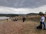 Vranjski srednjoškolci i profesori čistili izletiše kod Aleksandrovačkog jezera