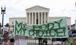Vrhovni sud SAD oborio zakonsko pravo na abortus na saveznom nivou