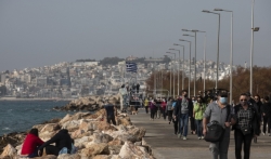 Vruć talas u Grčkoj: 28 stepeni, masovno na plažama, raspale se zabrane