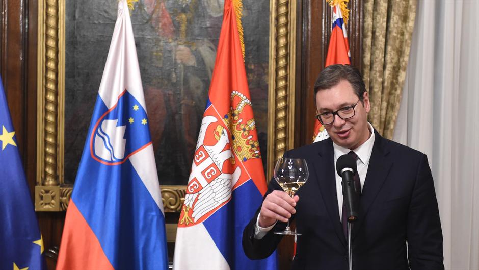 Vučić Budućnost Srbije započeo na Instagramu