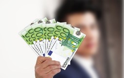 
					Vučić: Isplata korona minimalca pre vremena, sutra svi preostali dobijaju 100 evra 
					
									
