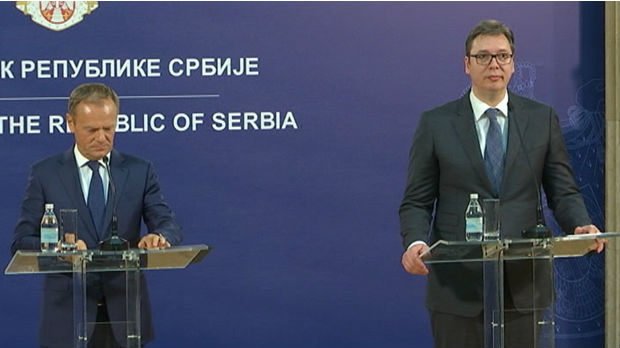 Vučić sa Tuskom: Možemo da prihvatimo kompromis, ali ne i ponižavanje Srbije