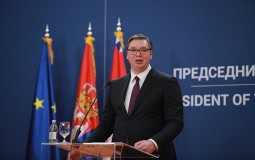 
					Vučić: Nećemo da pristajemo na ucene i ultimatume, nećemo mandat bez apsolutne većine 
					
									