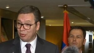 Vučić: Pitaću Merkelovu i Makrona zašto  Srpskoj listi brane izbore