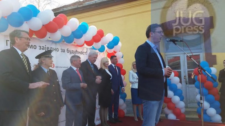 Vučić: Primedbe opozicije „humoristički program“