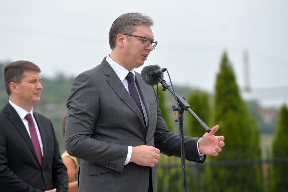 Vučić: U Vladičinom Hanu plate zbog Teklasa povećane sa 245 na 444 evra
