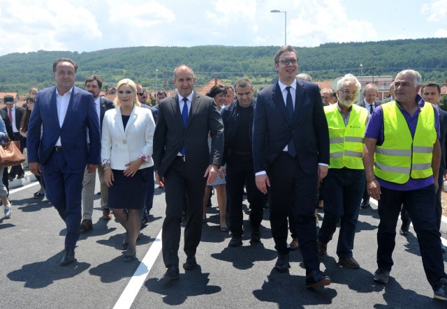 Vučić: Uspeli smo - veličanstven put, mi Srbi brži FOTO