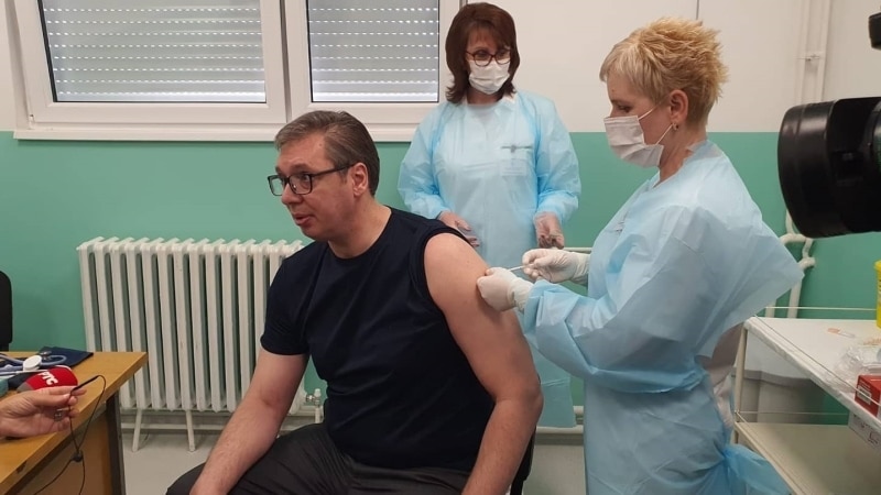 Vučić: Vakcinisanima protiv Kovida 19 dodatnih 3.000 dinara pomoći