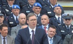 Vučić: Zaštitićemo građane, brinućemo o policajcima; Policajci: Služićemo otadžbini