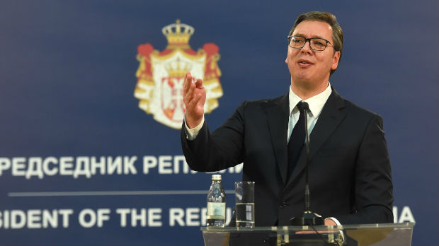 Vučić čestitao Handkeu
