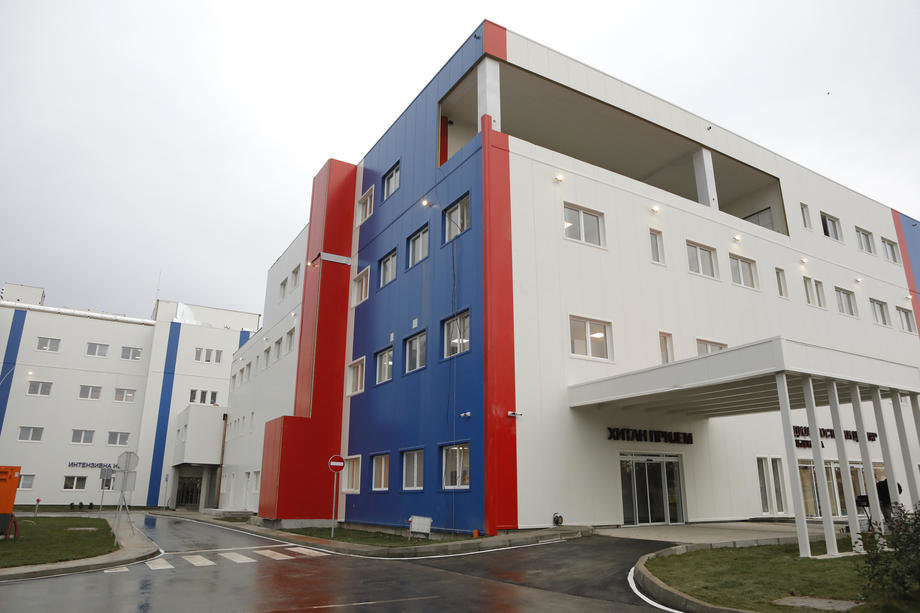 Vučić: Moramo da pokažemo veću brigu o starima, najmoderniji centar u Batajnici