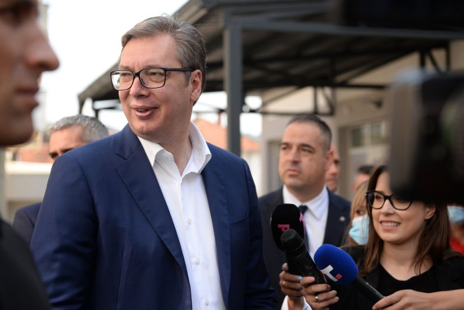 Vučić: Nema povratka u prošlost, pomozite da brže idemo napred