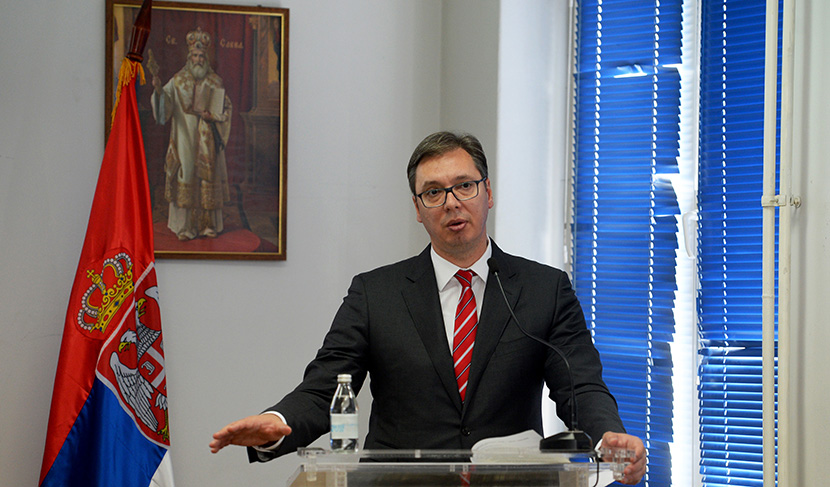 Vučić delio knjige ministrima, sve su različite: Pogledajte naslove koje im je poklonio (FOTO)