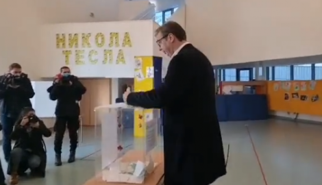 Vučić glasao na referendumu