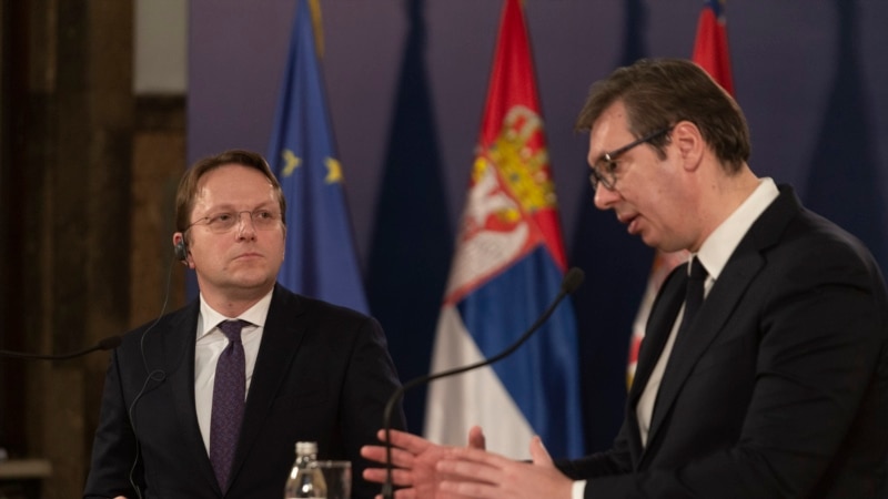 Varhelji: Vučić će pomoći EU  da sprovode sankcije Rusiji 