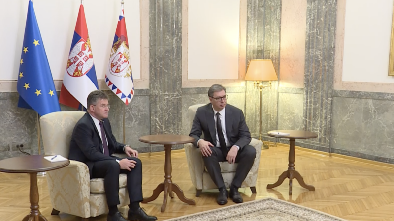 Vučić i Lajčak o krizi na Kosovu