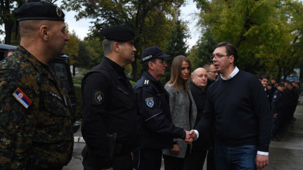 Vučić najavio povećanje plata pripadnicima MUP-a